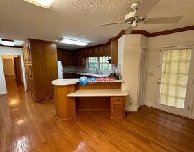 275 Lester Rd in Lawrenceville, GA - Building Photo - Building Photo