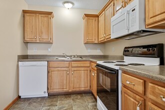 300 NE 7th St in Oak Grove, MO - Building Photo - Building Photo