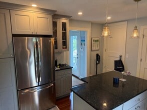 2 Maple St in Stonington, CT - Building Photo - Building Photo
