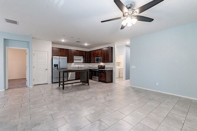 8816 S 41st Dr in Phoenix, AZ - Building Photo - Building Photo
