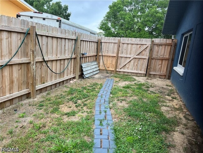 19113-19115 Holly Rd