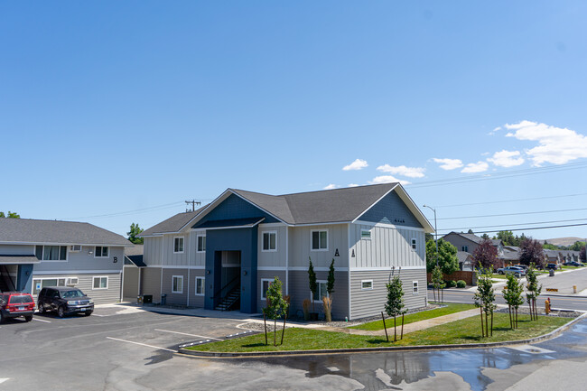 953 S Keller St in Kennewick, WA - Foto de edificio - Building Photo