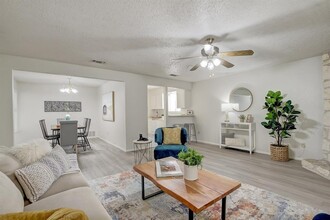 9717 Meadowheath Dr in Austin, TX - Building Photo - Building Photo