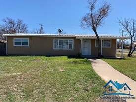 1733 Wilson St in San Angelo, TX - Building Photo