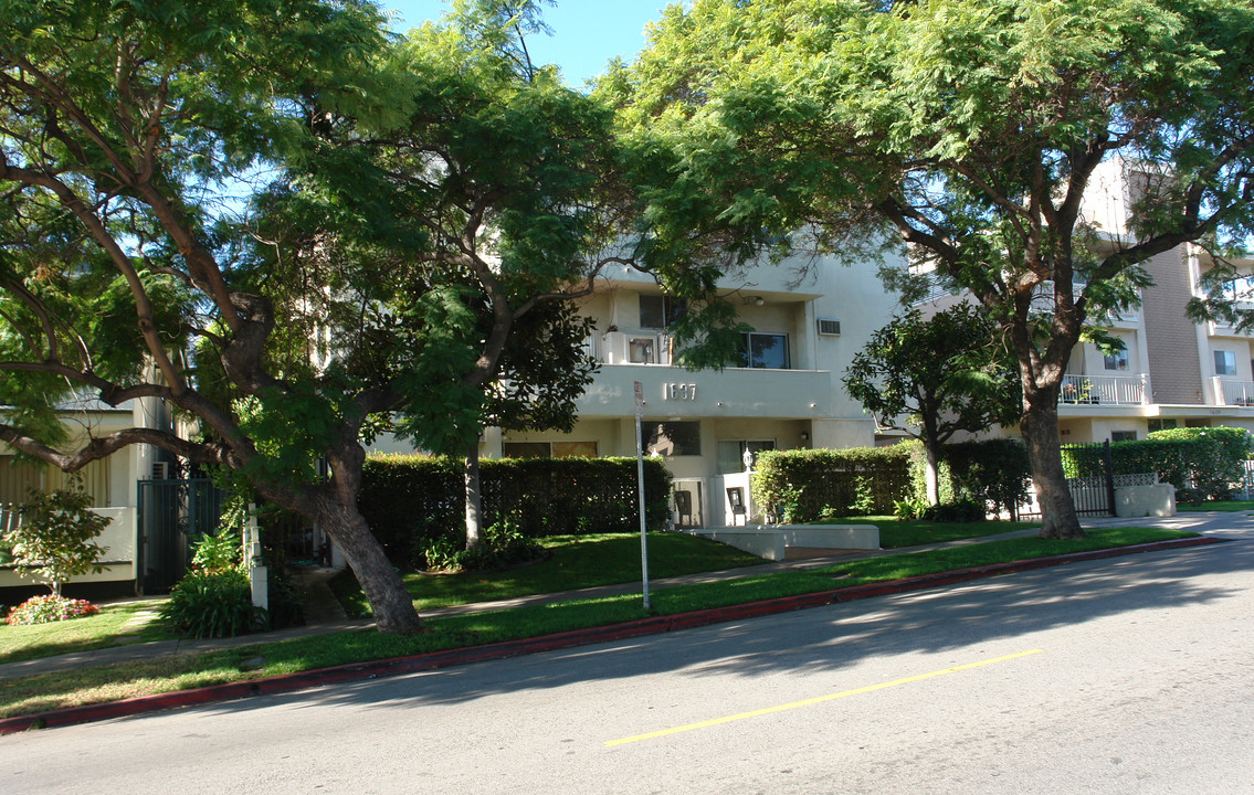 1637 Veteran Ave in Los Angeles, CA - Building Photo