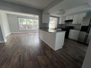 2072 Los Lomas Dr in Clearwater, FL - Building Photo - Building Photo