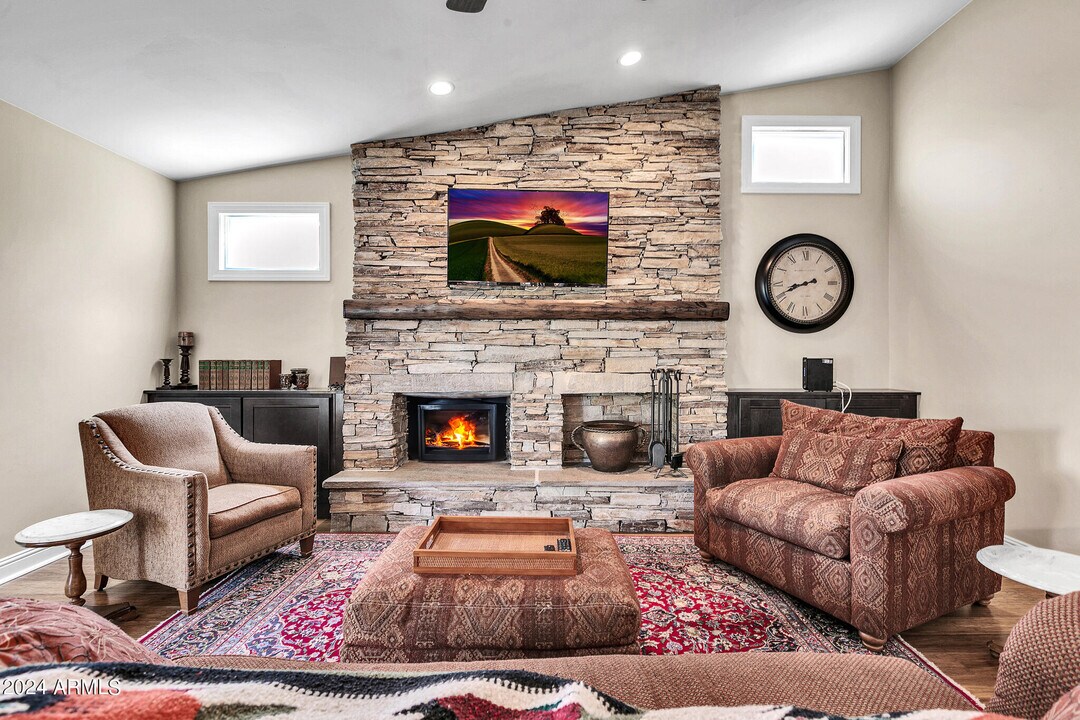 10655 E Mercer Ln in Scottsdale, AZ - Building Photo