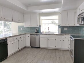 17381 Canyon Heights Dr in Silverado, CA - Foto de edificio - Building Photo