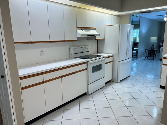 1605 Abaco Dr in Coconut Creek, FL - Building Photo - Building Photo