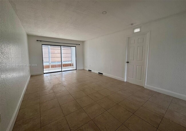 7320 NW 85th Ct in Tamarac, FL - Building Photo - Building Photo