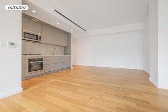 547 W 47th St in New York, NY - Building Photo - Building Photo