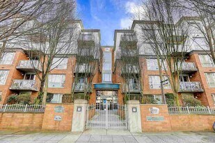 5770 Oak St in Vancouver, BC - Building Photo