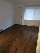 1096 Silvercrest Ave in Akron, OH - Building Photo - Building Photo