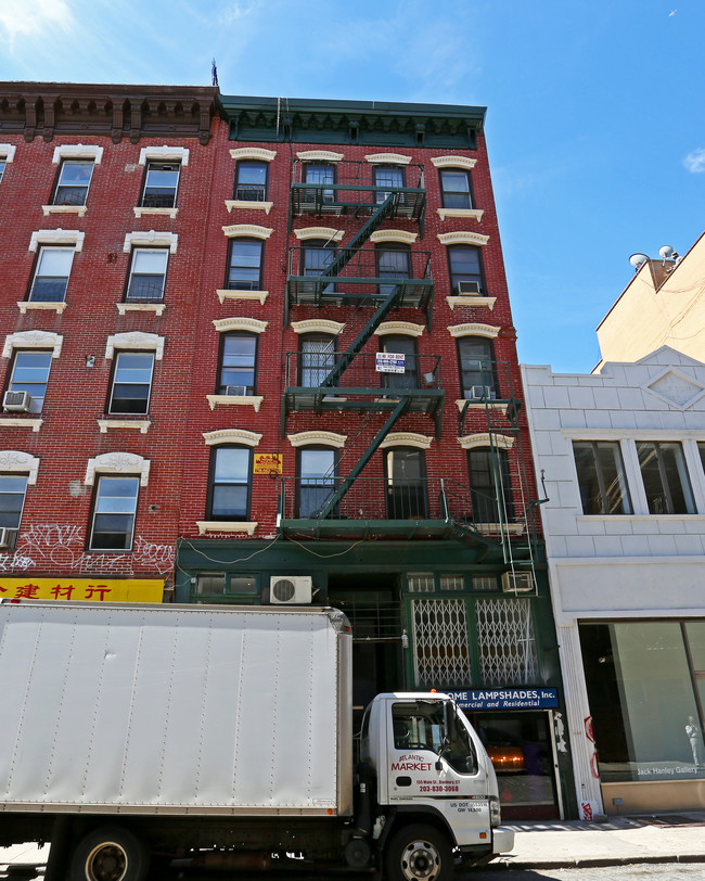 325 Broome St in New York, NY - Foto de edificio - Building Photo