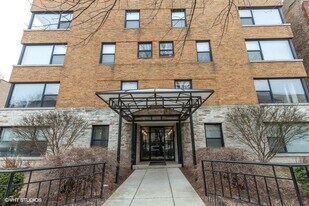 525 W Aldine Ave in Chicago, IL - Building Photo