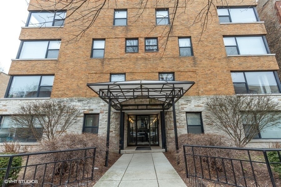 525 W Aldine Ave in Chicago, IL - Building Photo