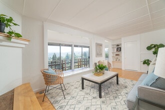 24 Hillcrest Rd, Unit 24A in Mill Valley, CA - Foto de edificio - Building Photo