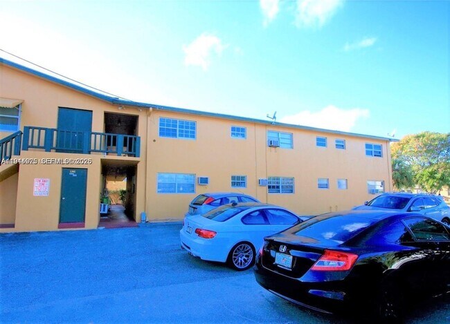 1702 McKinley St in Hollywood, FL - Building Photo - Building Photo