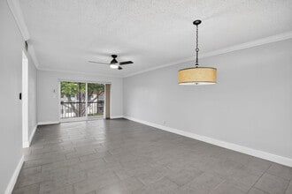 830 S Hollybrook Dr in Pembroke Pines, FL - Building Photo - Building Photo