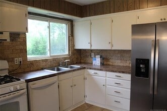 1126 N Oklahoma Ave in Claremore, OK - Building Photo - Building Photo