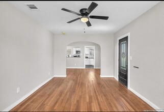 834 Halliday Ave in San Antonio, TX - Building Photo - Building Photo