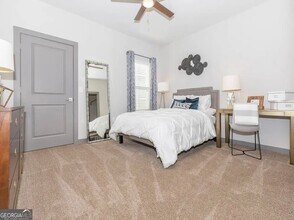 2080 One White Oak Ln in Cumming, GA - Foto de edificio - Building Photo