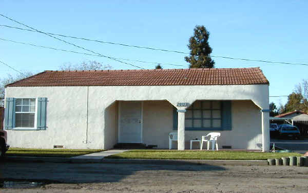 7409-7413 Hughson Ave in Hughson, CA - Building Photo