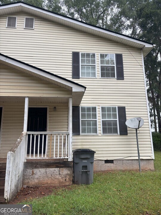 112 Lafayette Ct in Lagrange, GA - Building Photo