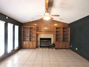 10432 Fairfax Ln in Yukon, OK - Building Photo - Building Photo