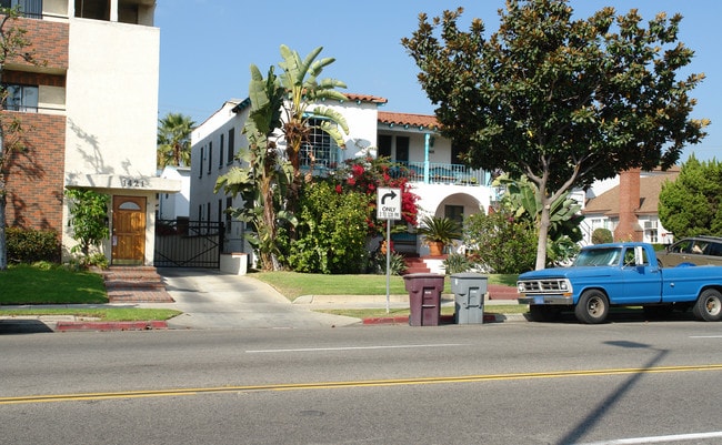 1425 E Broadway in Glendale, CA - Building Photo - Building Photo