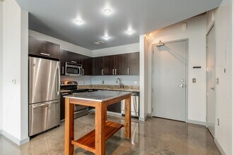 600 12th Ave S, Unit 816 in Nashville, TN - Building Photo - Building Photo