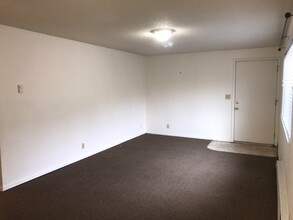 633 NW Portland Ave in Bend, OR - Foto de edificio - Building Photo