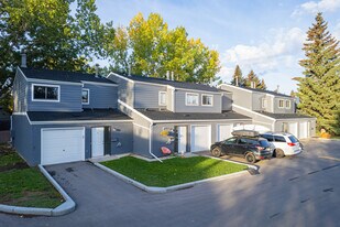 5200 53rd Ave NW in Calgary, AB - Building Photo