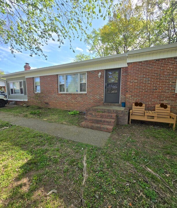 307 Lester Ave in Oxford, AL - Building Photo
