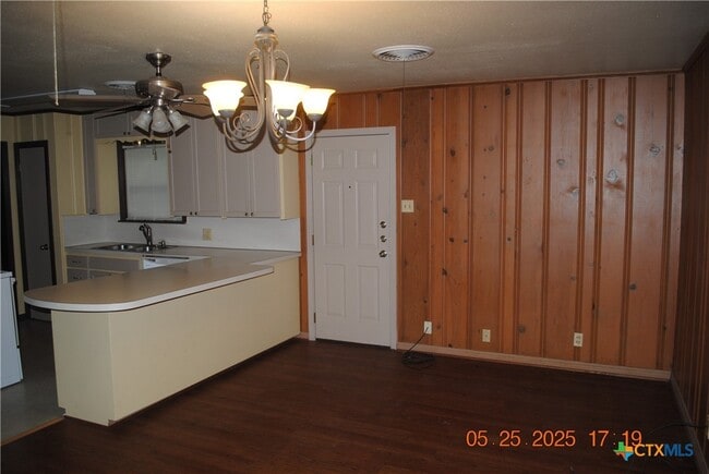 106 E Young Ave in Temple, TX - Foto de edificio - Building Photo