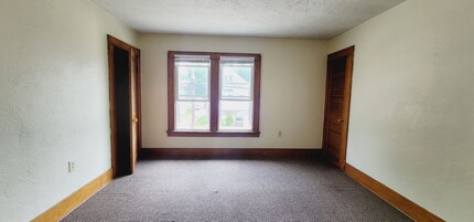 1044 W 21st St in Erie, PA - Building Photo - Building Photo