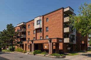 Maison Ronald-Bouchard in St. Laurent, QC - Building Photo