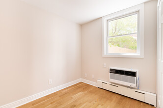 304 Clinton St in Brooklyn, NY - Building Photo - Interior Photo