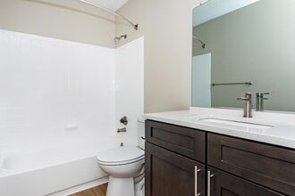 The Ashberry in Pasadena, MD - Foto de edificio - Building Photo