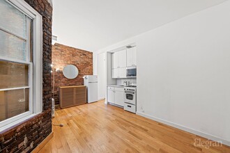 57 Thompson St in New York, NY - Building Photo - Building Photo