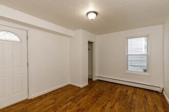 13 Greenwood St in Gardner, MA - Foto de edificio - Building Photo