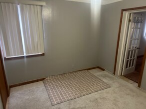 5731 Fenton St in Dearborn Heights, MI - Foto de edificio - Building Photo