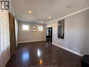 187 Giles Blvd E in Windsor, ON - Building Photo - Building Photo
