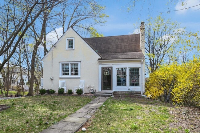 15 N Henry St in Pearl River, NY - Building Photo - Building Photo