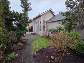 15686 Lakeview Ave SE in Monroe, WA - Building Photo - Building Photo