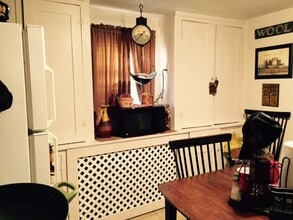 94 N Maple St, Unit 94 North Maple 2nd Floor in Enfield, CT - Foto de edificio - Building Photo