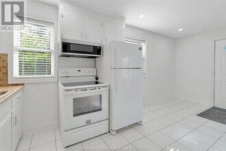 6633 Wyandotte St E in Windsor, ON - Building Photo - Building Photo