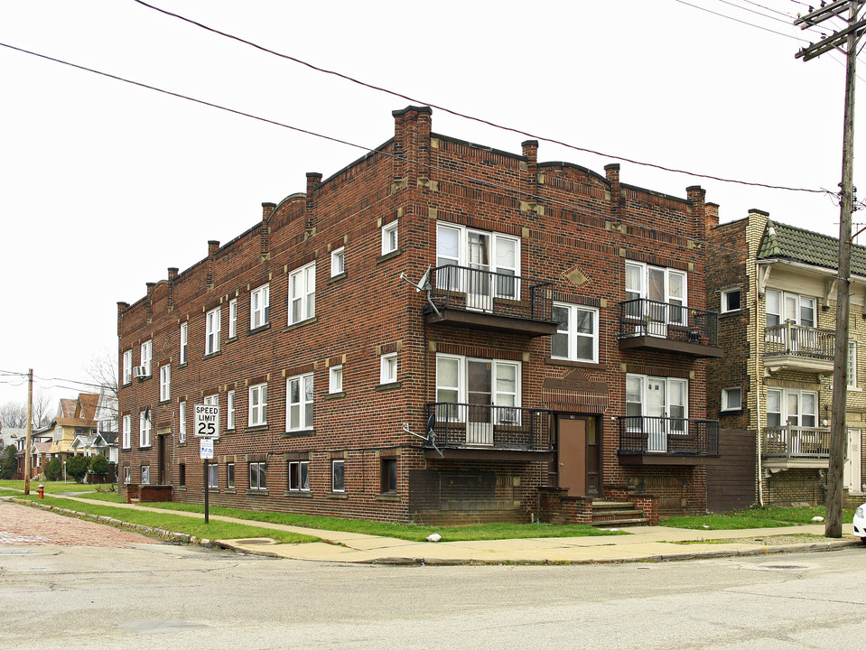 Othello Apartments in Cleveland, OH - Building Photo