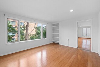 228 Gorge Rd, Unit Ground Level in Edgewater, NJ - Building Photo - Building Photo
