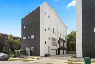 500 Schweikhardt St in Houston, TX - Building Photo - Building Photo